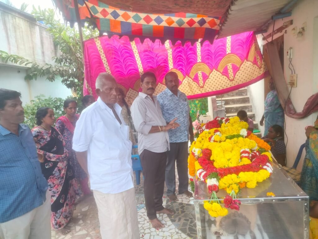 ఈదురు కొండయ్య మృతికి సంతాపం తెలిపిన-నెల్లూరు మోహన్ రెడ్డి.