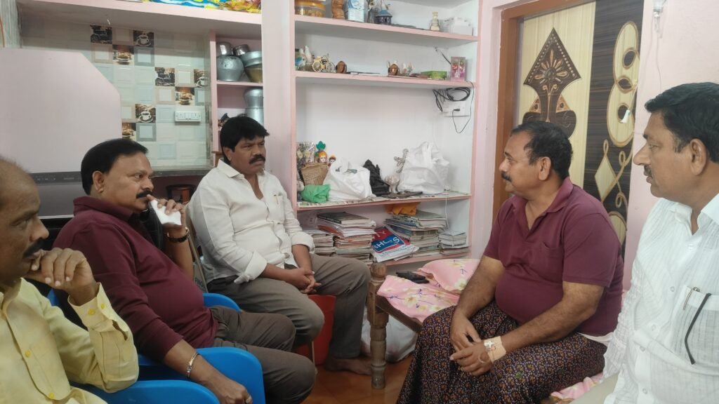 బిల్లు చెంచురామయ్యని పరామర్శించిన- పాసిం సునీల్ కుమార్.