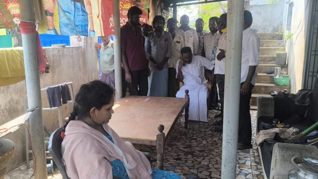 టీడీపీ కార్యకర్తక సుప్రియ కి దశరధరామిరెడ్డి రూ. 10 వేల ఆర్థిక సాయం