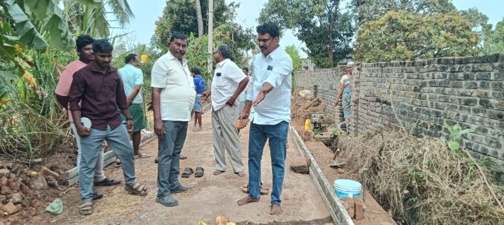 10 లక్షలతో C C రోడ్లకు శంకుస్థాపన- సర్పంచ్ మధుయాదవ్