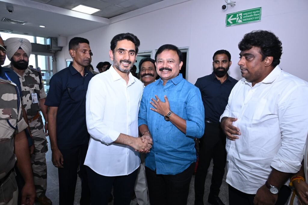 లోకేష్ బాబుకు ఘన స్వాగతం పలికిన పాసిం సునీల్ కుమార్