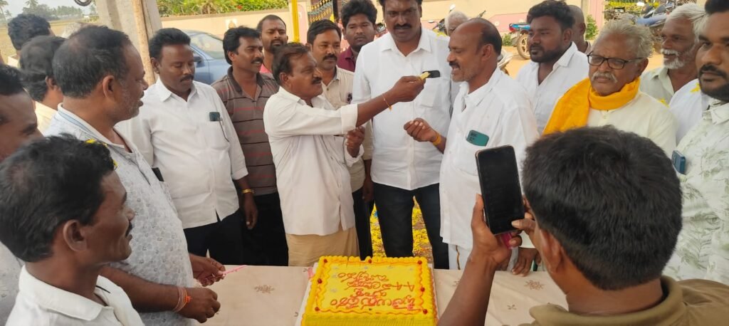 వెంకన్నపాలెంలో టీడీపీ ఆవిర్భావ వేడుకలు.