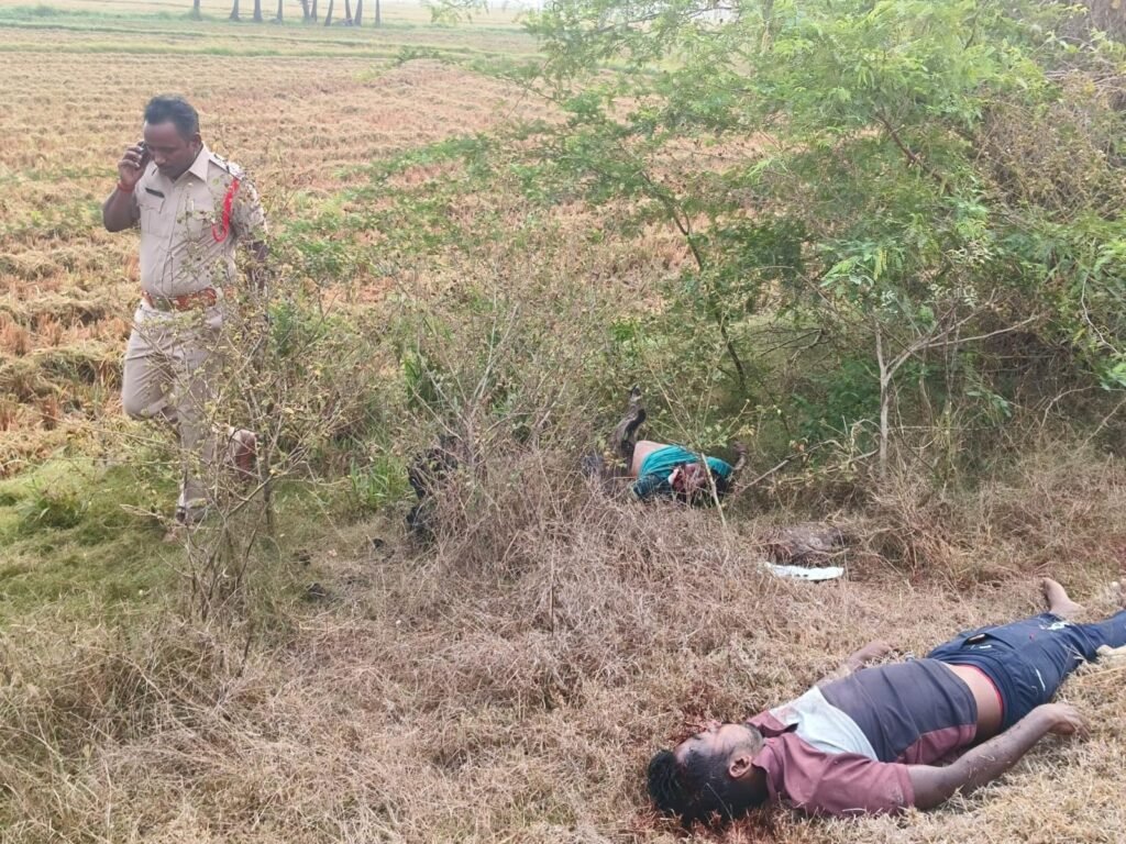 గండవరం వద్ద దారుణం: ఇద్దరిపై కత్తి దాడి – ఇద్దరూ మృతి.