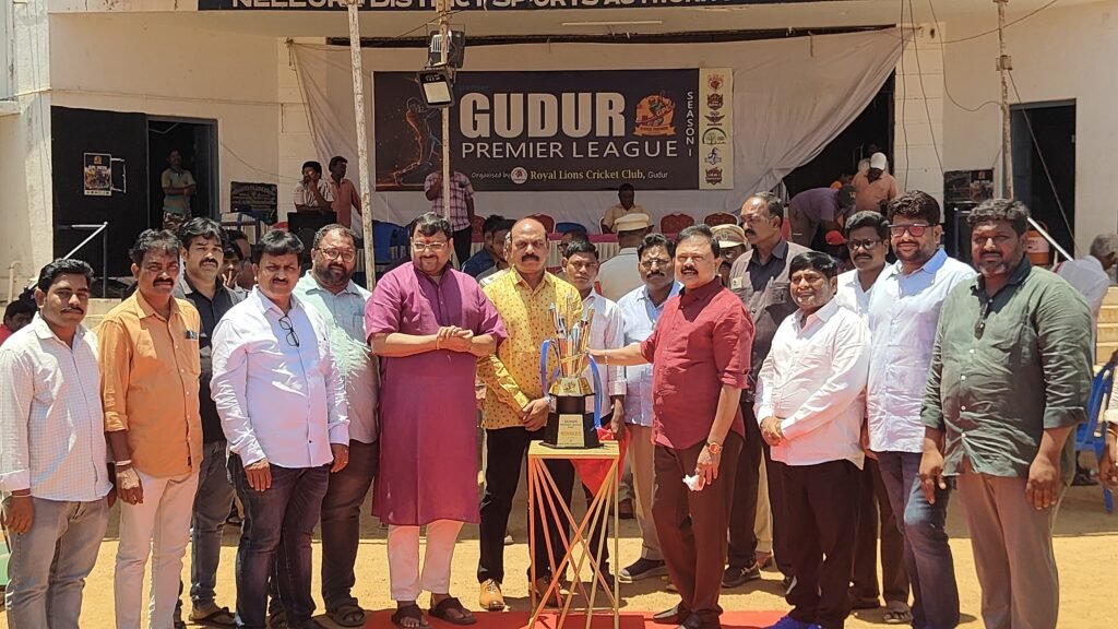 గూడూరు ప్రీమియర్ లీగ్ క్రికెట్ పోటీలను ప్రారంభించిన-సునీల్ కుమార్.