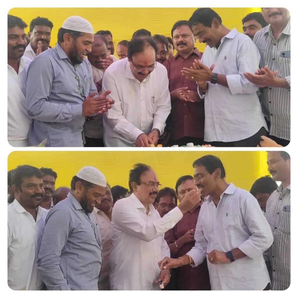 పెద్దలు పారిశ్రామికవేత్త శ్రీ కొండేపాటి గంగా ప్రసాద్ జన్మదిన వేడుకలలో పాల్గొన్న-నెల్లూరు మోహన్ రెడ్డి.