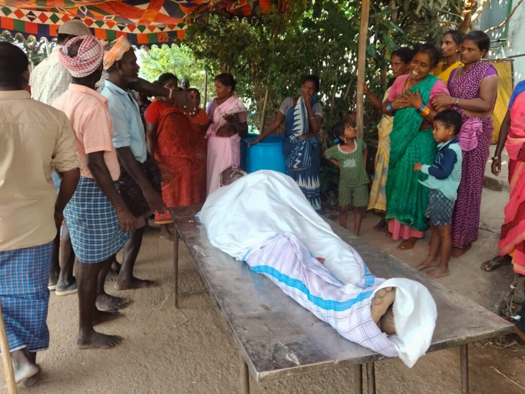 స్వర్గస్థులైన బండి మణియ్య అంత్యక్రియలకు ఎమ్మెల్యే సునీల్ కుమార్ ఆర్థిక సాయం.