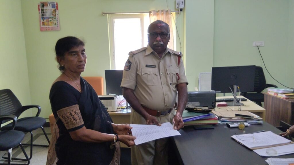 వివాదాస్పద భూమిలో టెంకాయల కోతకు పోలీస్ రక్షణ కోరిన మహిళ